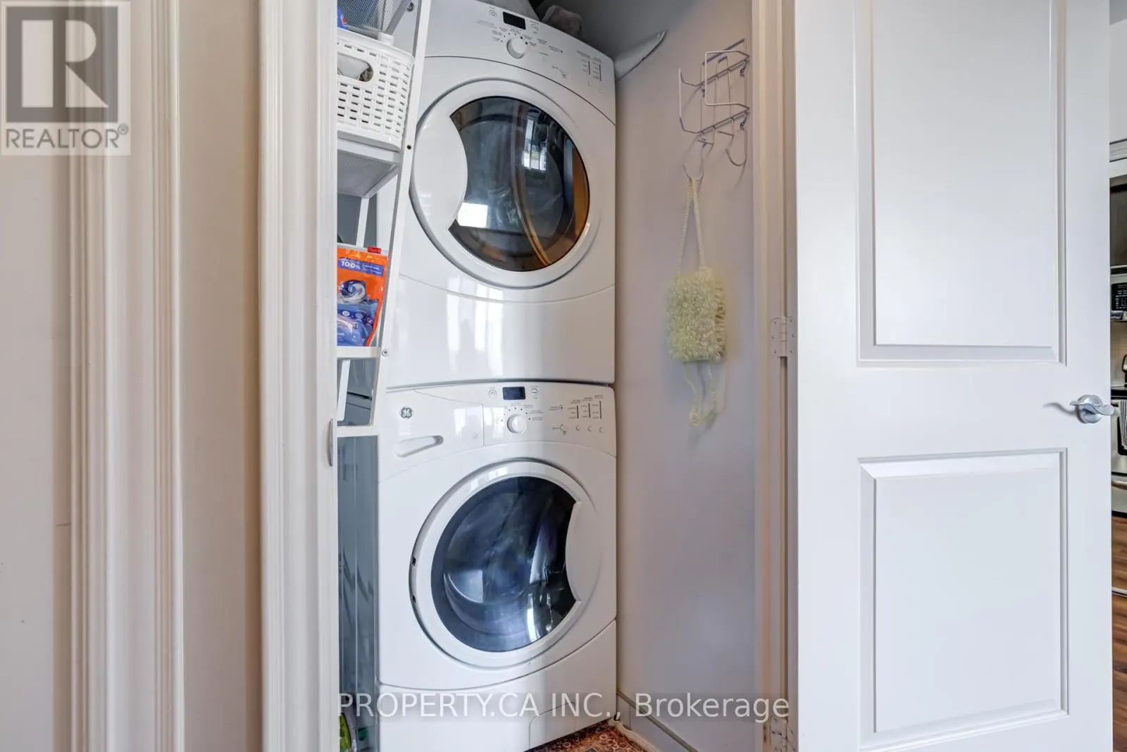 406 - 16 BROOKERS LANE