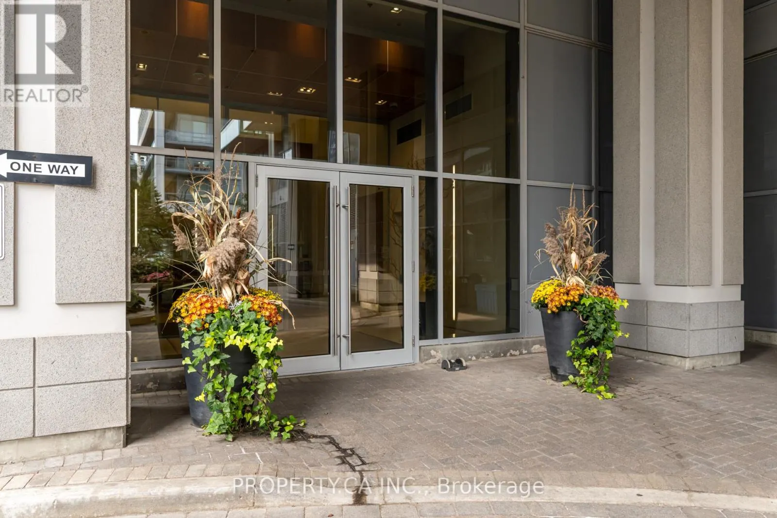 406 - 16 BROOKERS LANE