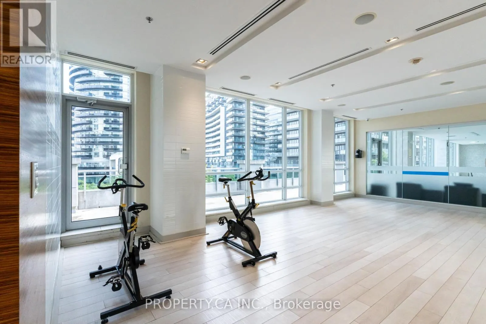 406 - 16 BROOKERS LANE