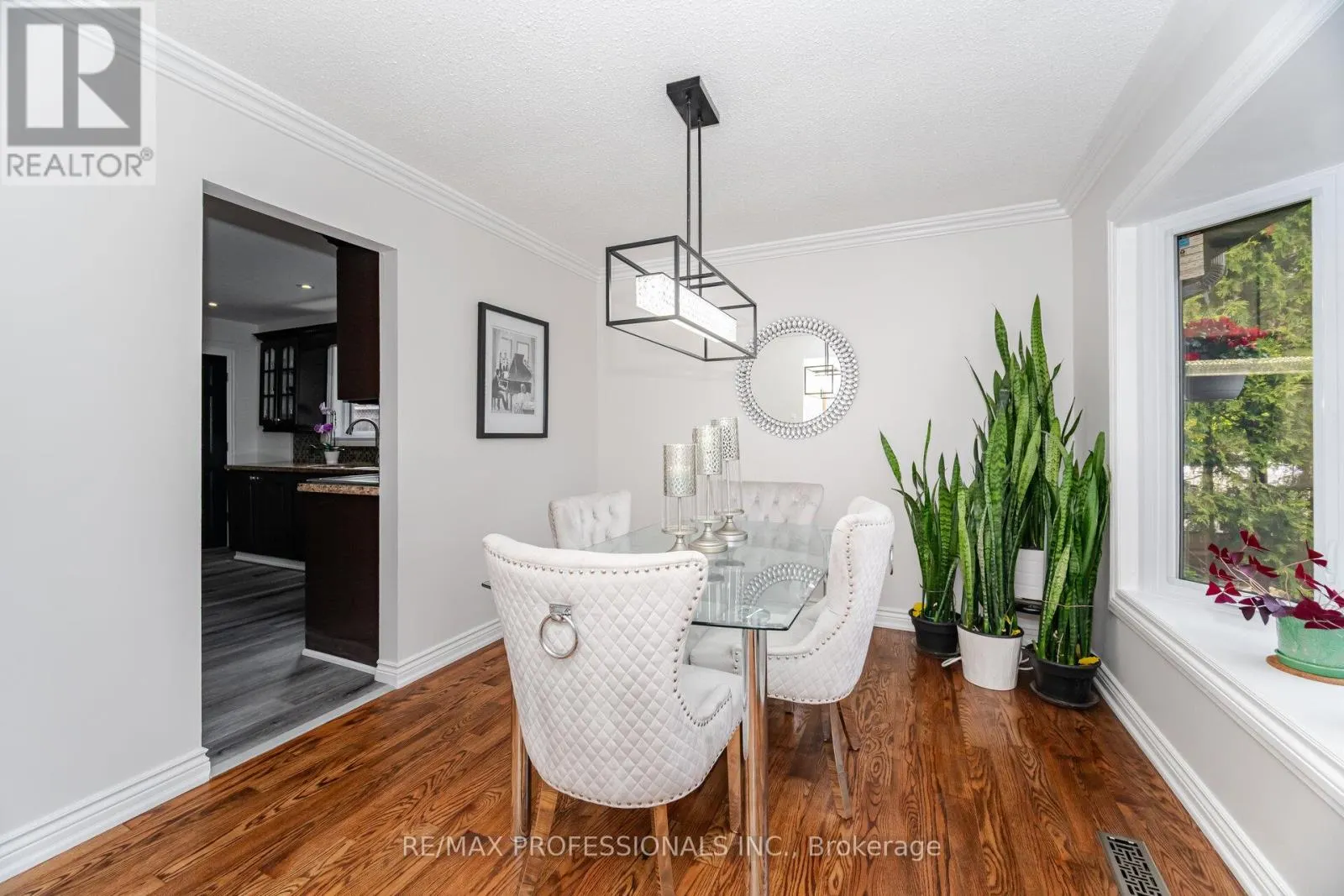 52 LORRAINE CRESCENT