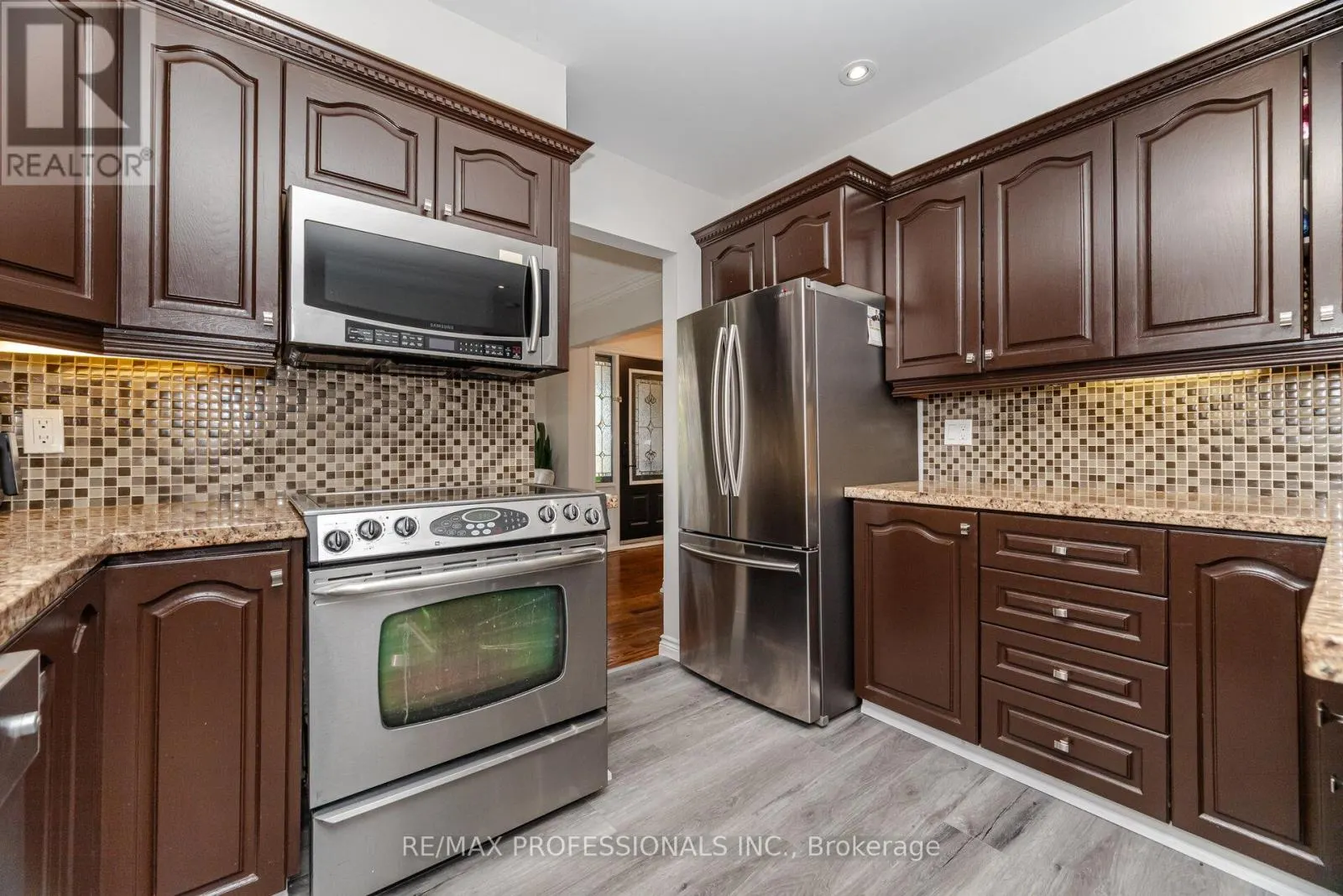 52 LORRAINE CRESCENT