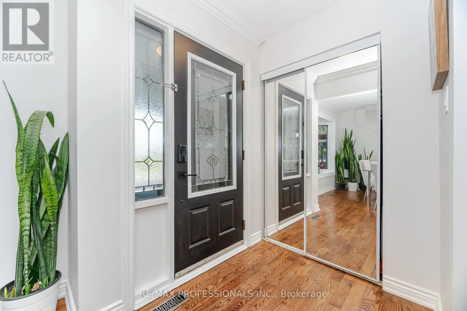 52 LORRAINE CRESCENT