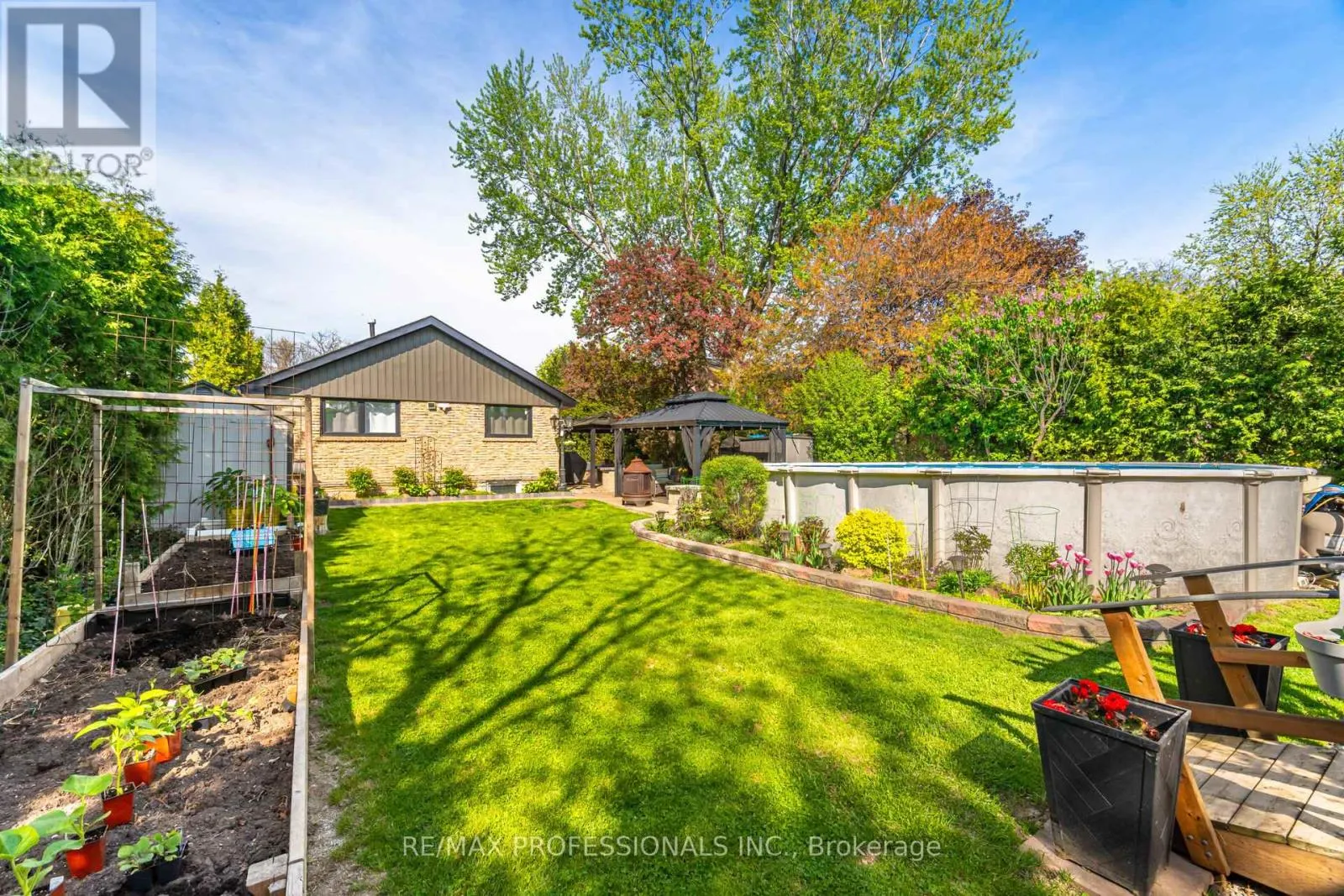 52 LORRAINE CRESCENT