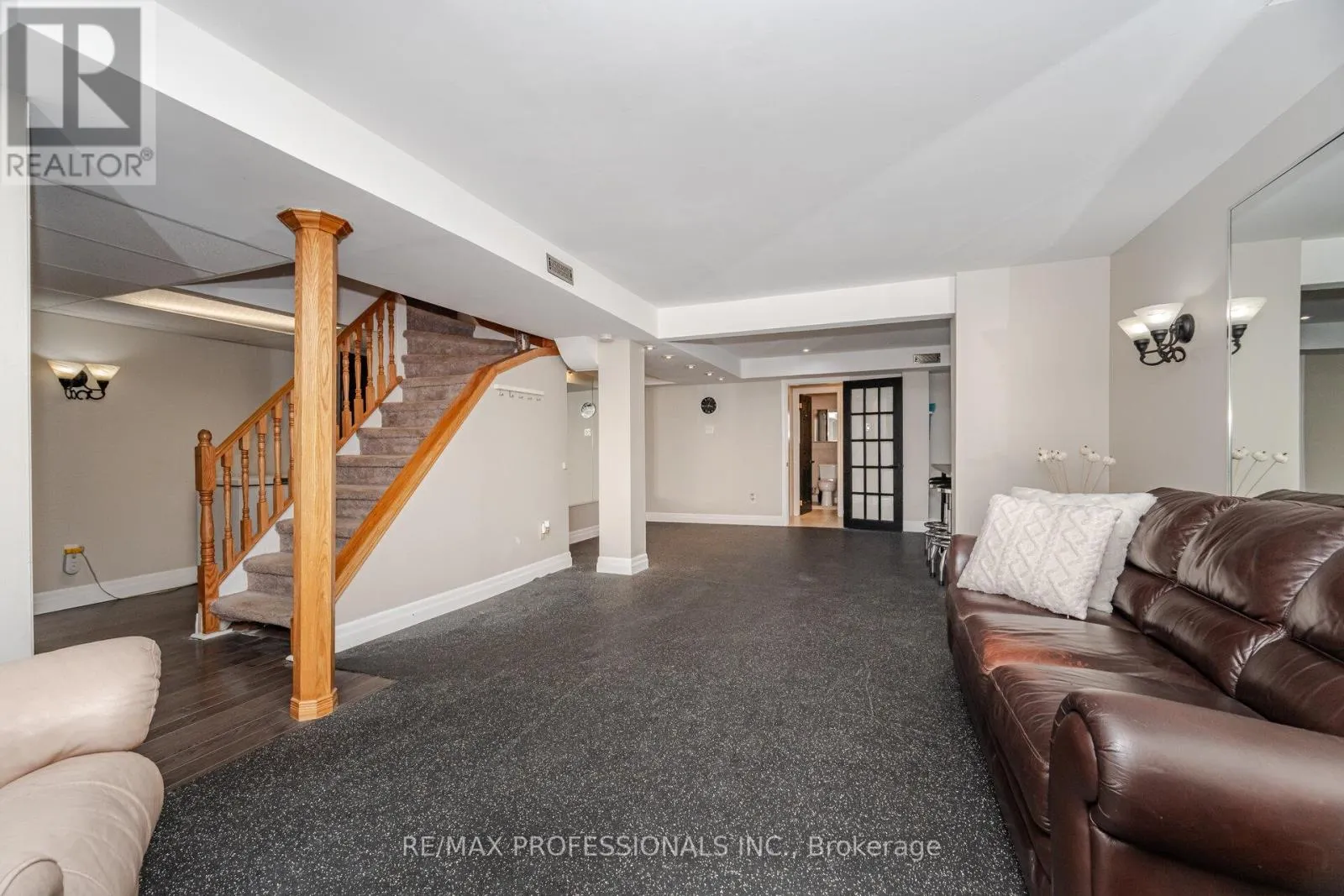 52 LORRAINE CRESCENT