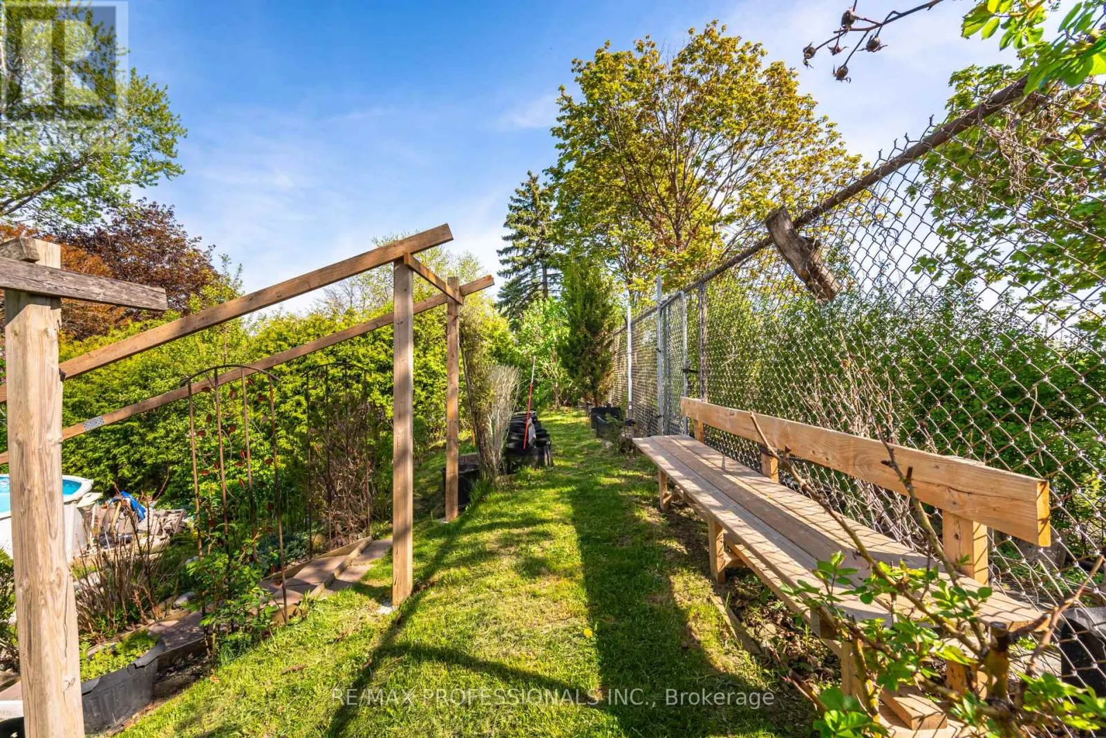 52 LORRAINE CRESCENT