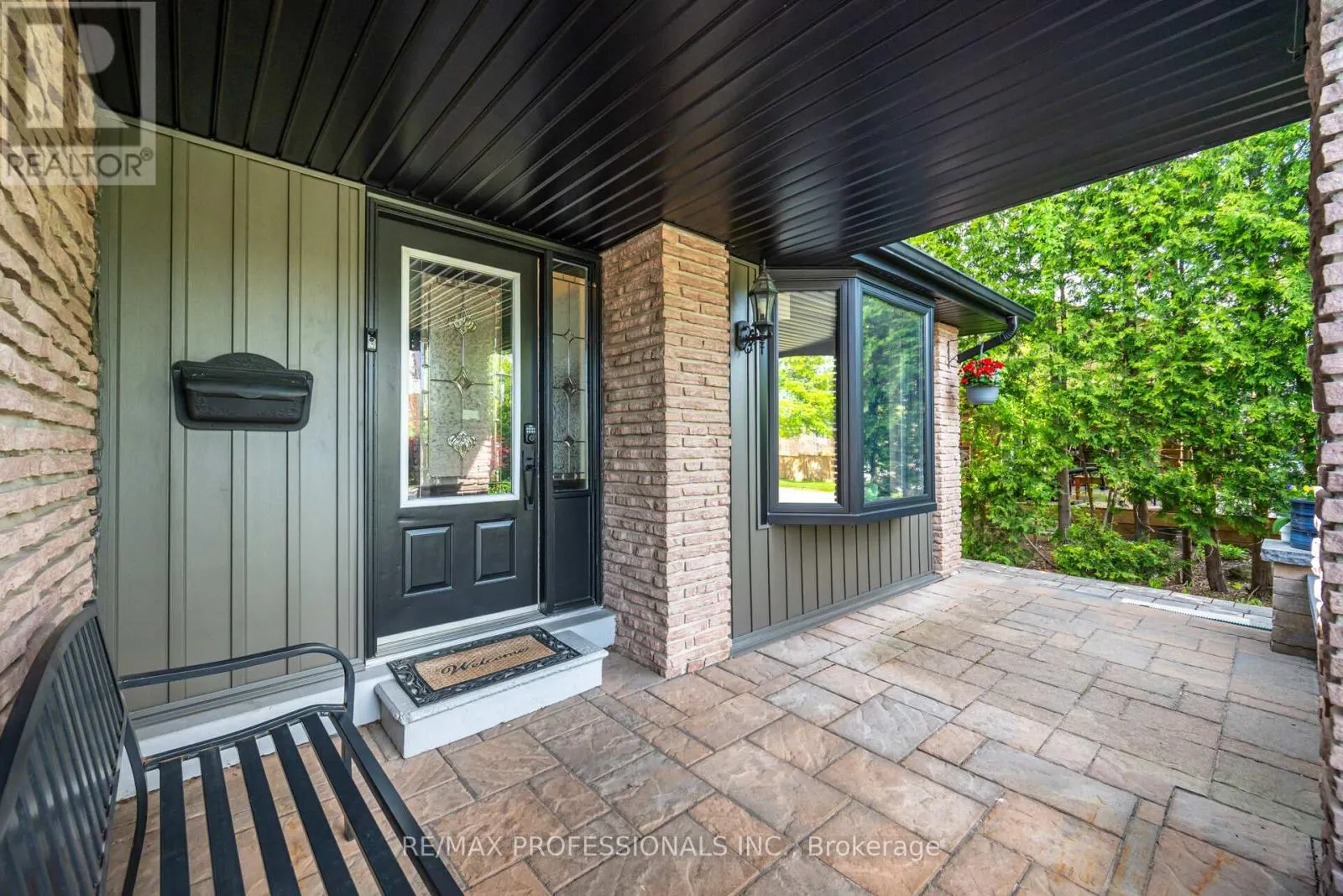 52 LORRAINE CRESCENT