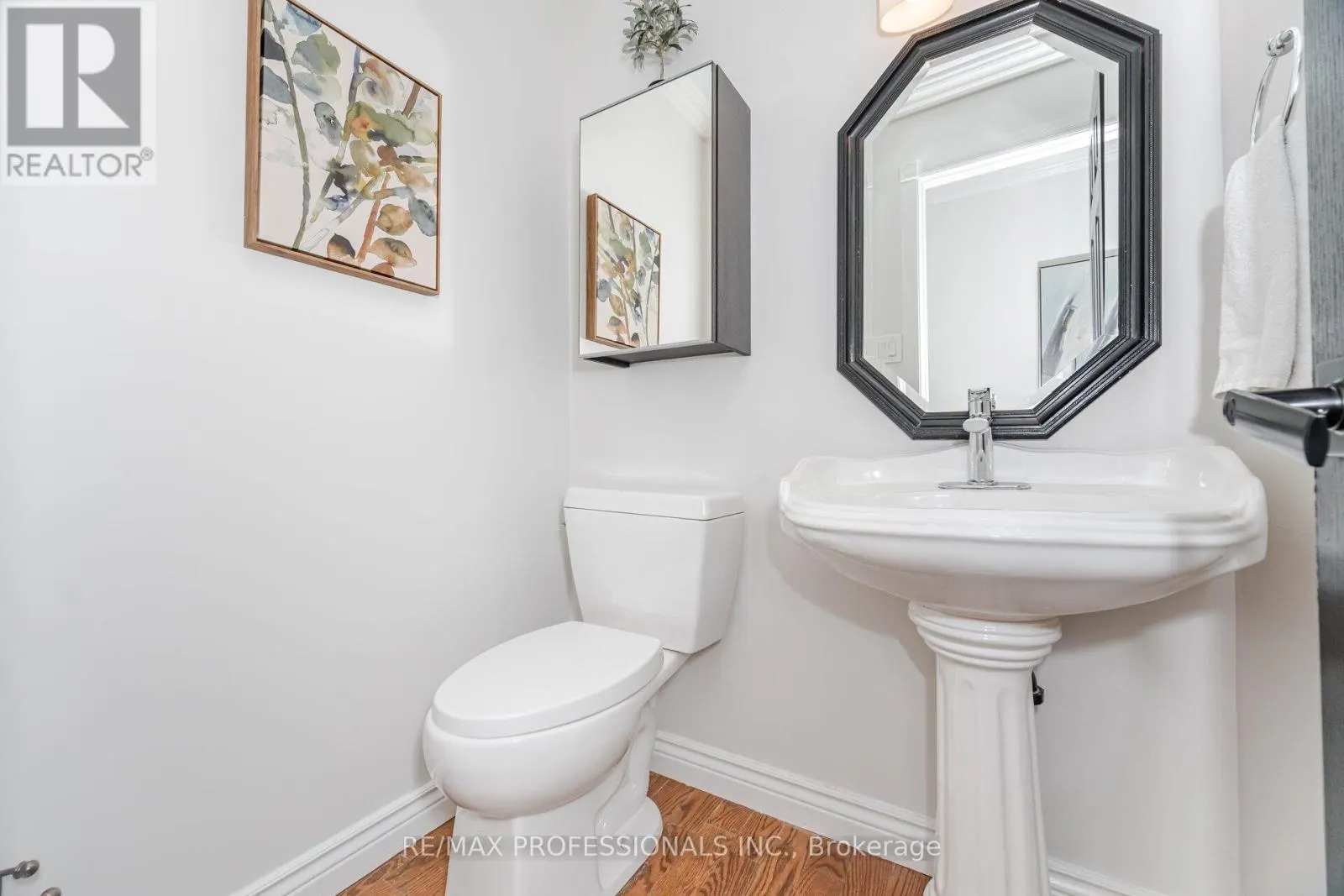 52 LORRAINE CRESCENT