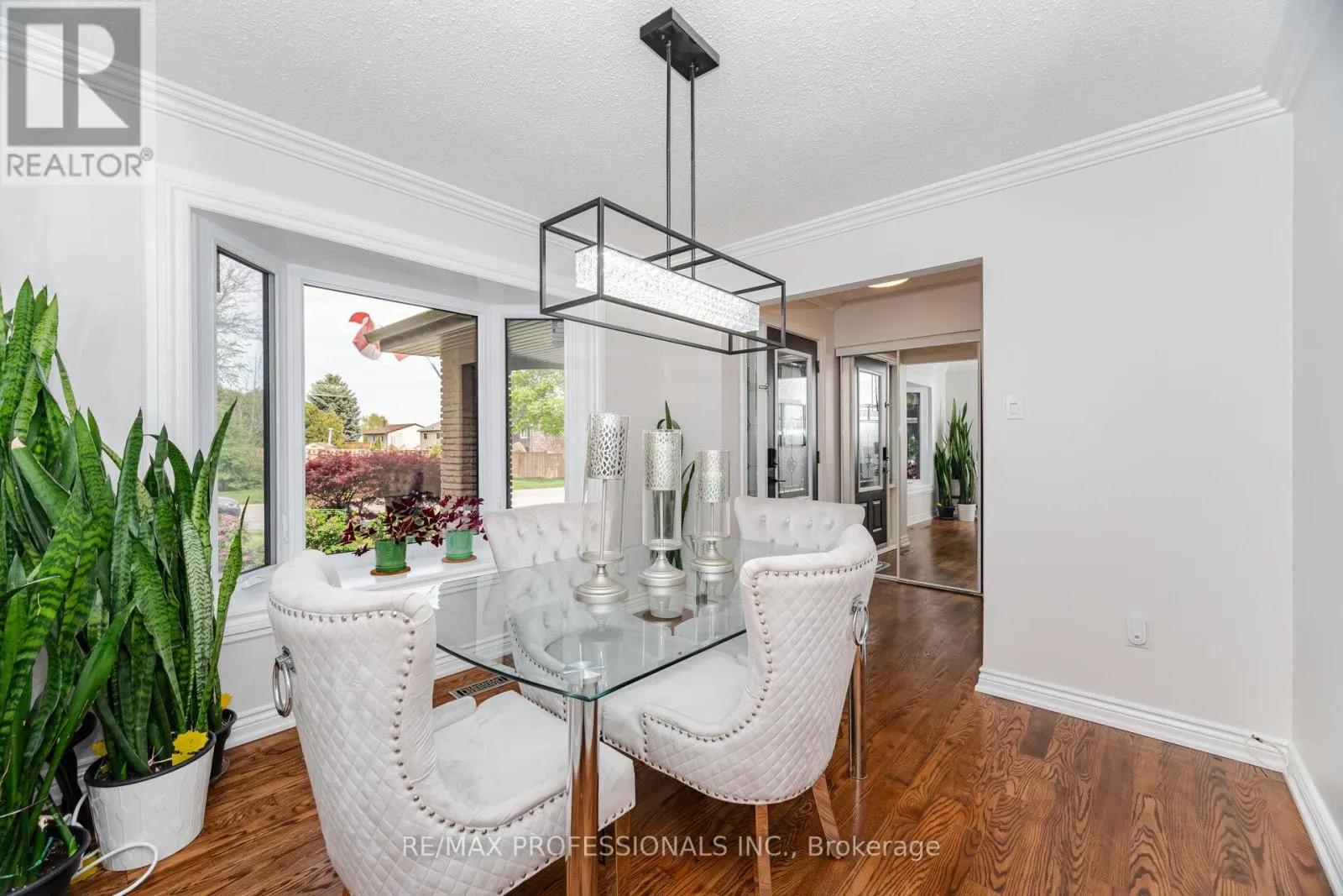 52 LORRAINE CRESCENT