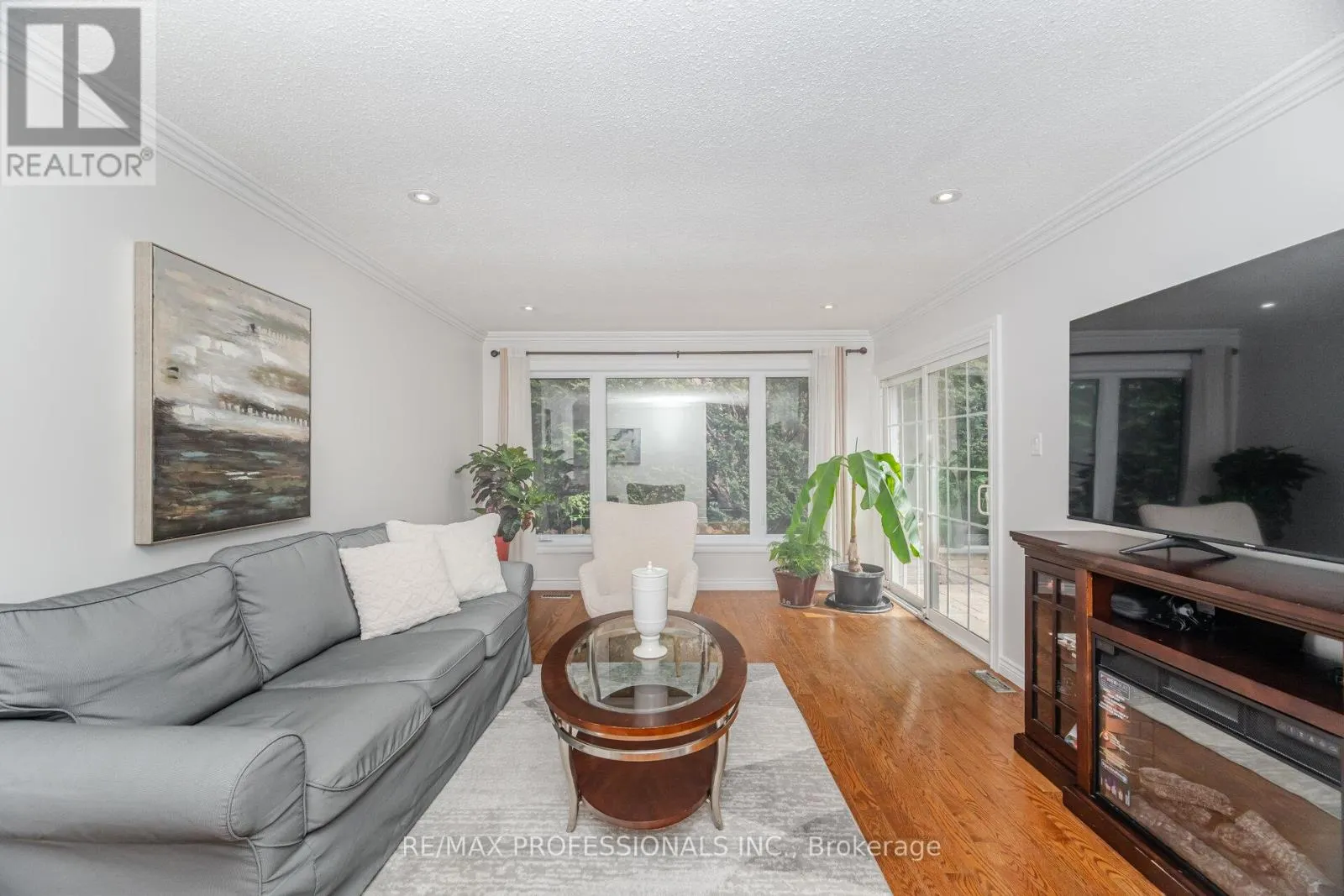 52 LORRAINE CRESCENT