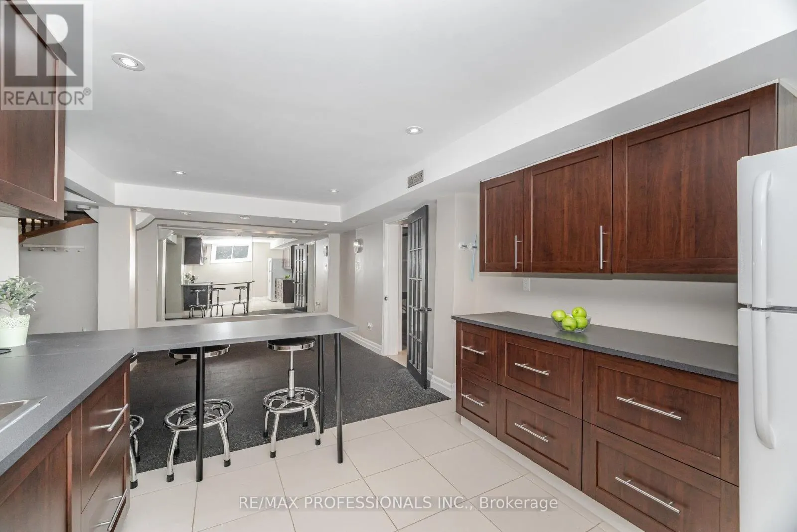 52 LORRAINE CRESCENT