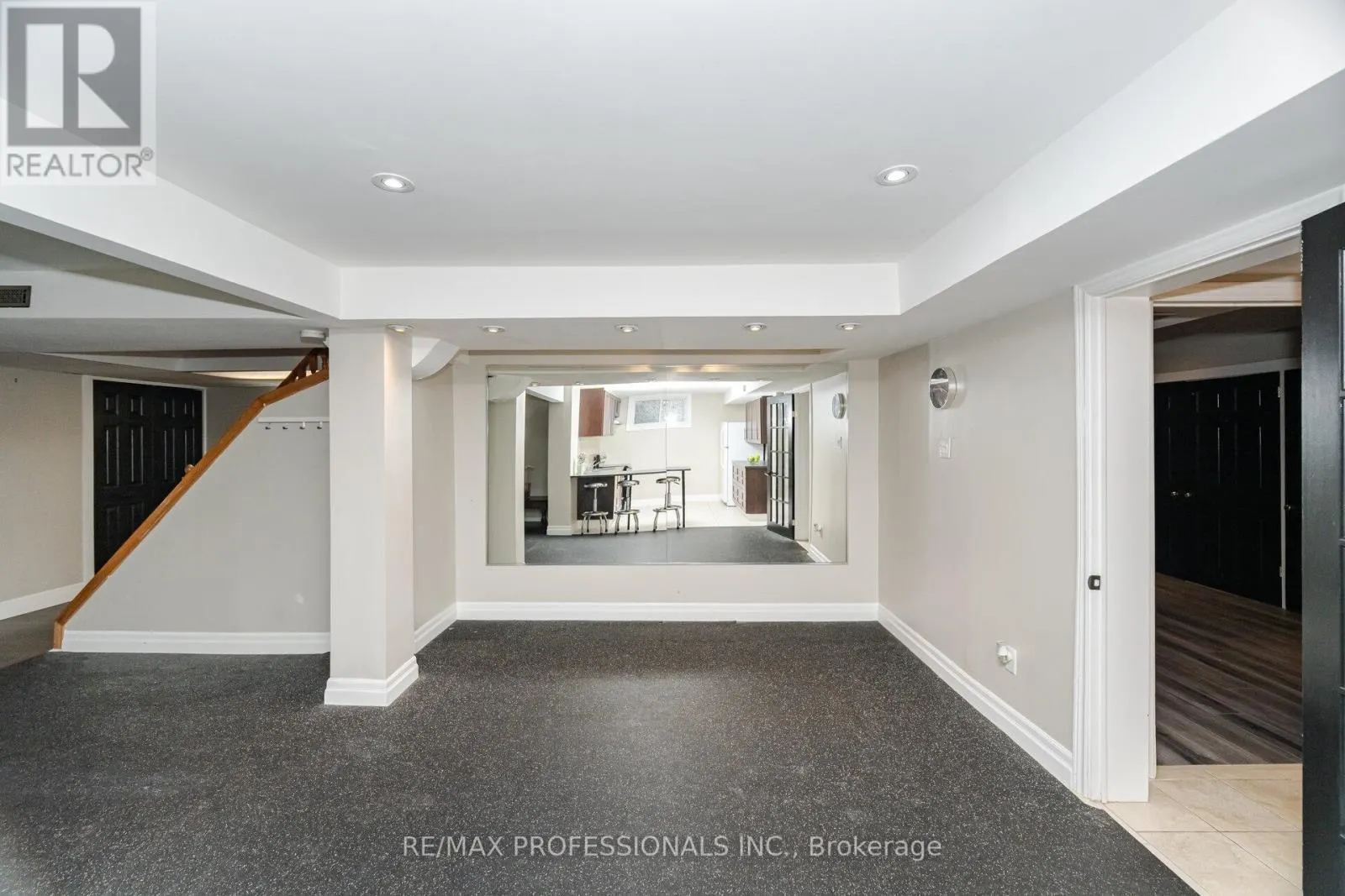 52 LORRAINE CRESCENT