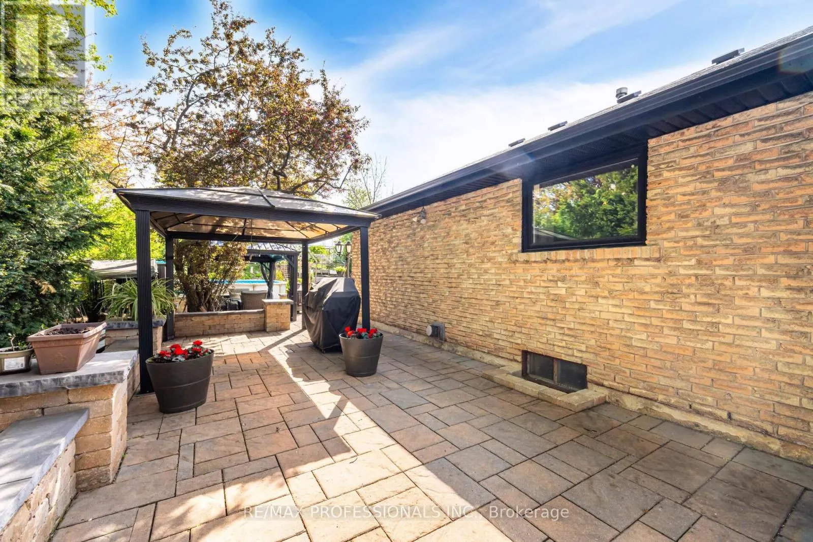 52 LORRAINE CRESCENT