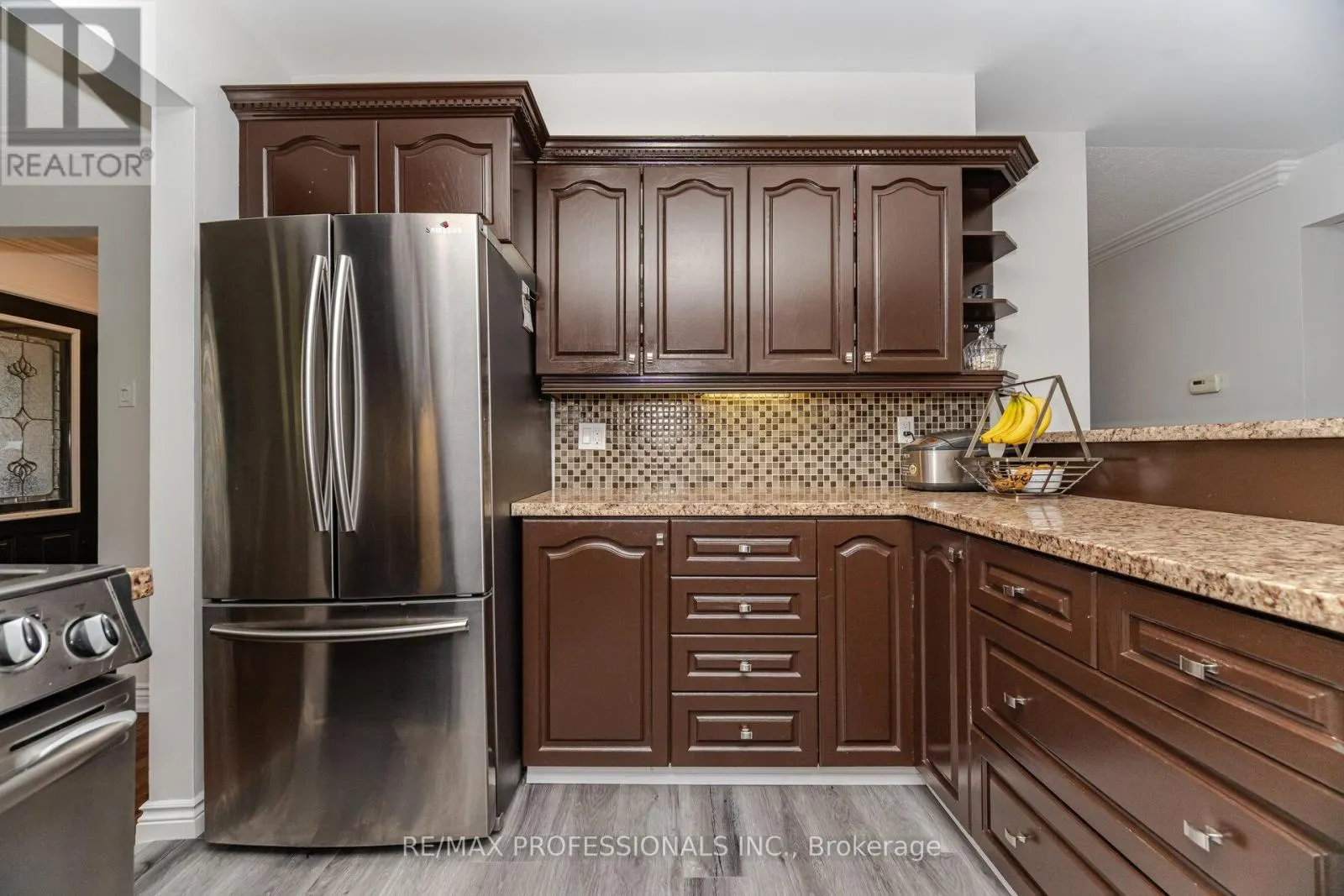 52 LORRAINE CRESCENT