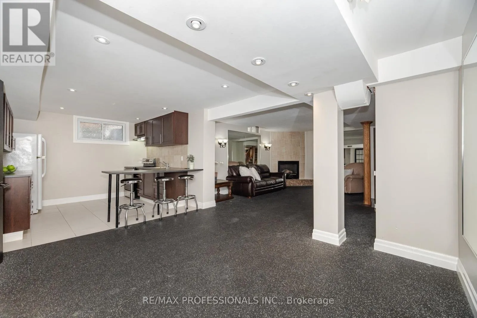 52 LORRAINE CRESCENT