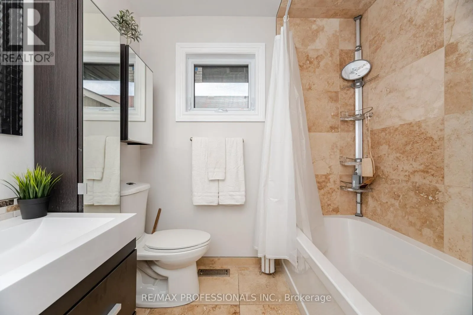 52 LORRAINE CRESCENT