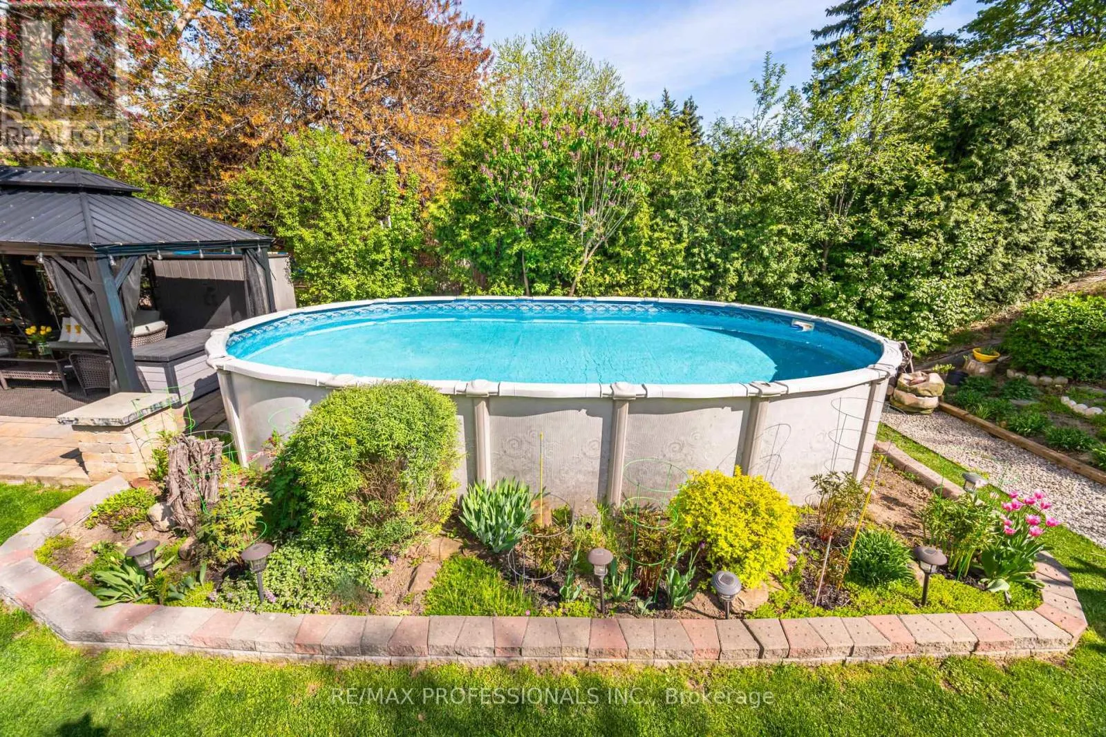 52 LORRAINE CRESCENT