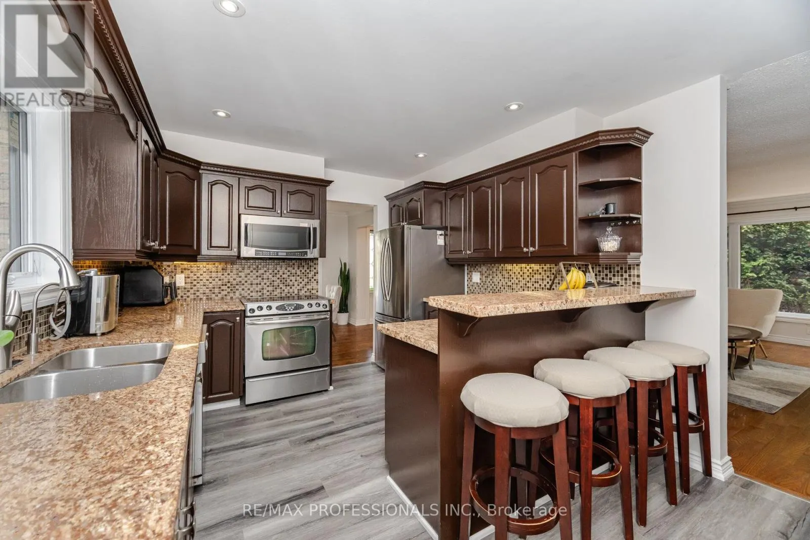 52 LORRAINE CRESCENT