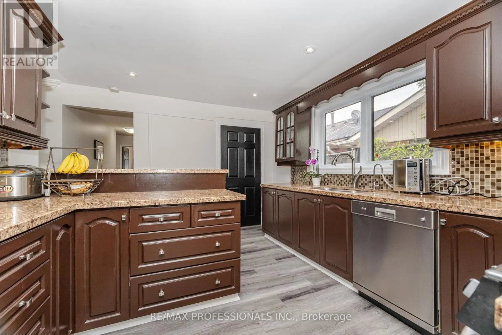 52 LORRAINE CRESCENT