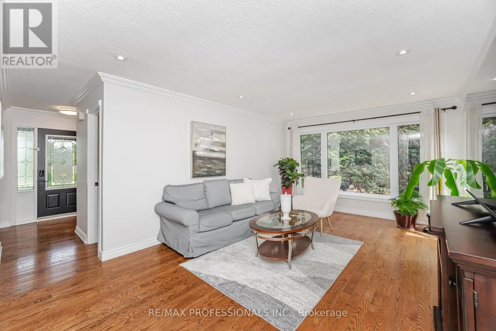 52 LORRAINE CRESCENT