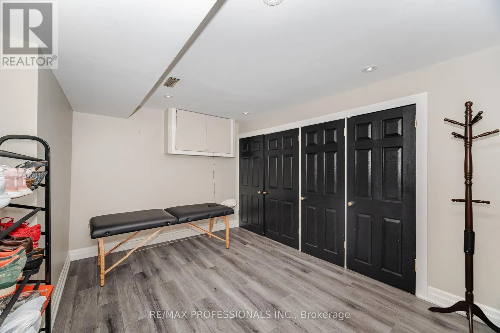 52 LORRAINE CRESCENT