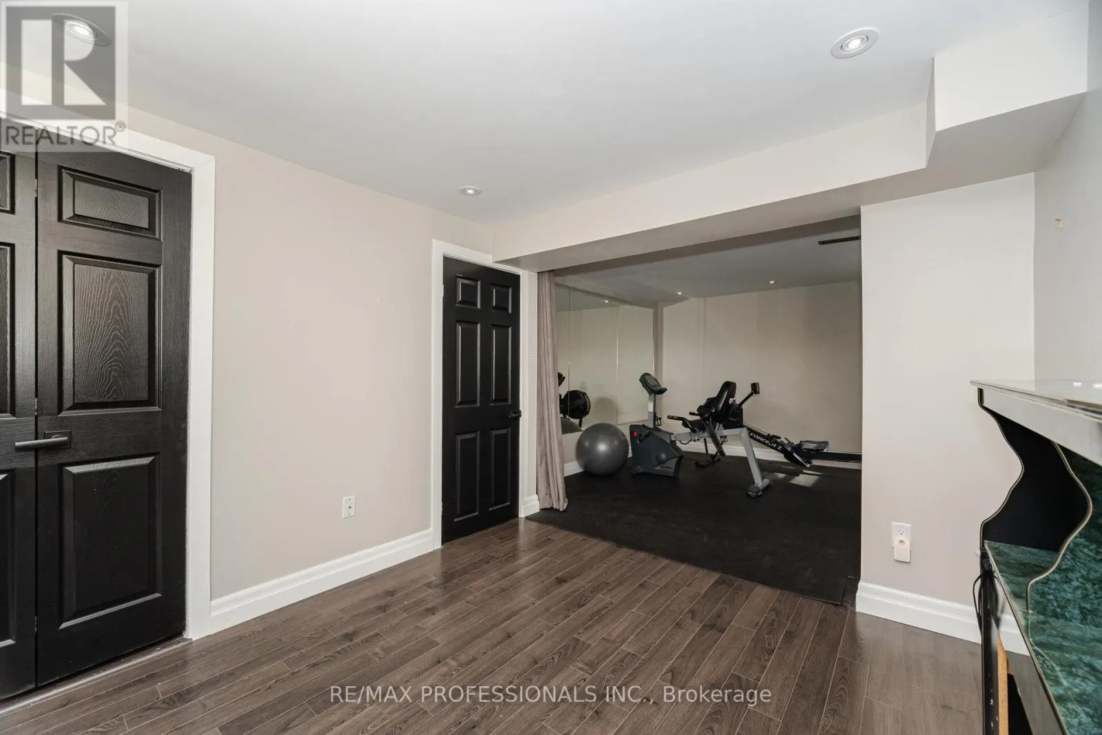 52 LORRAINE CRESCENT