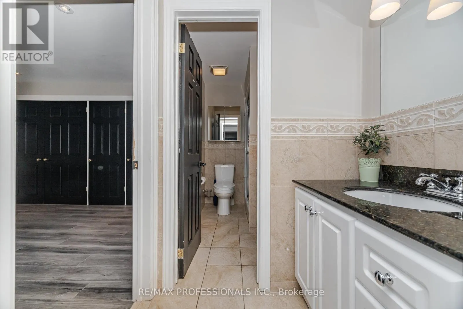 52 LORRAINE CRESCENT