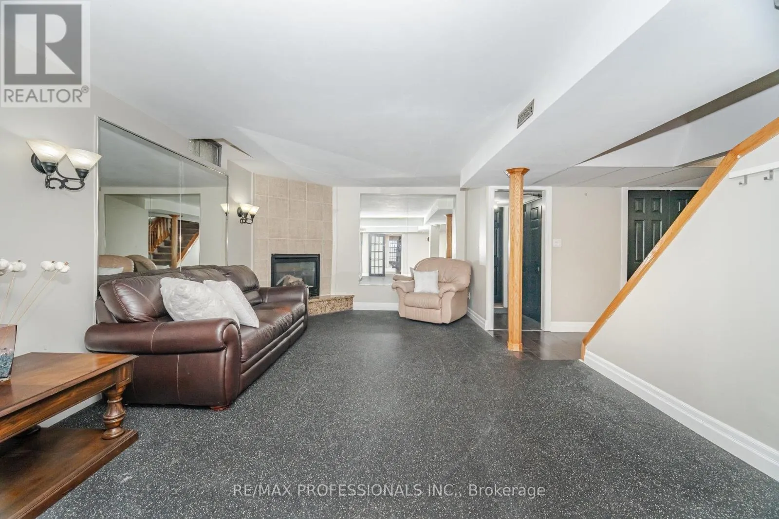 52 LORRAINE CRESCENT