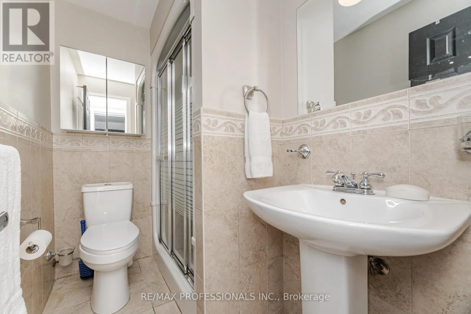 52 LORRAINE CRESCENT