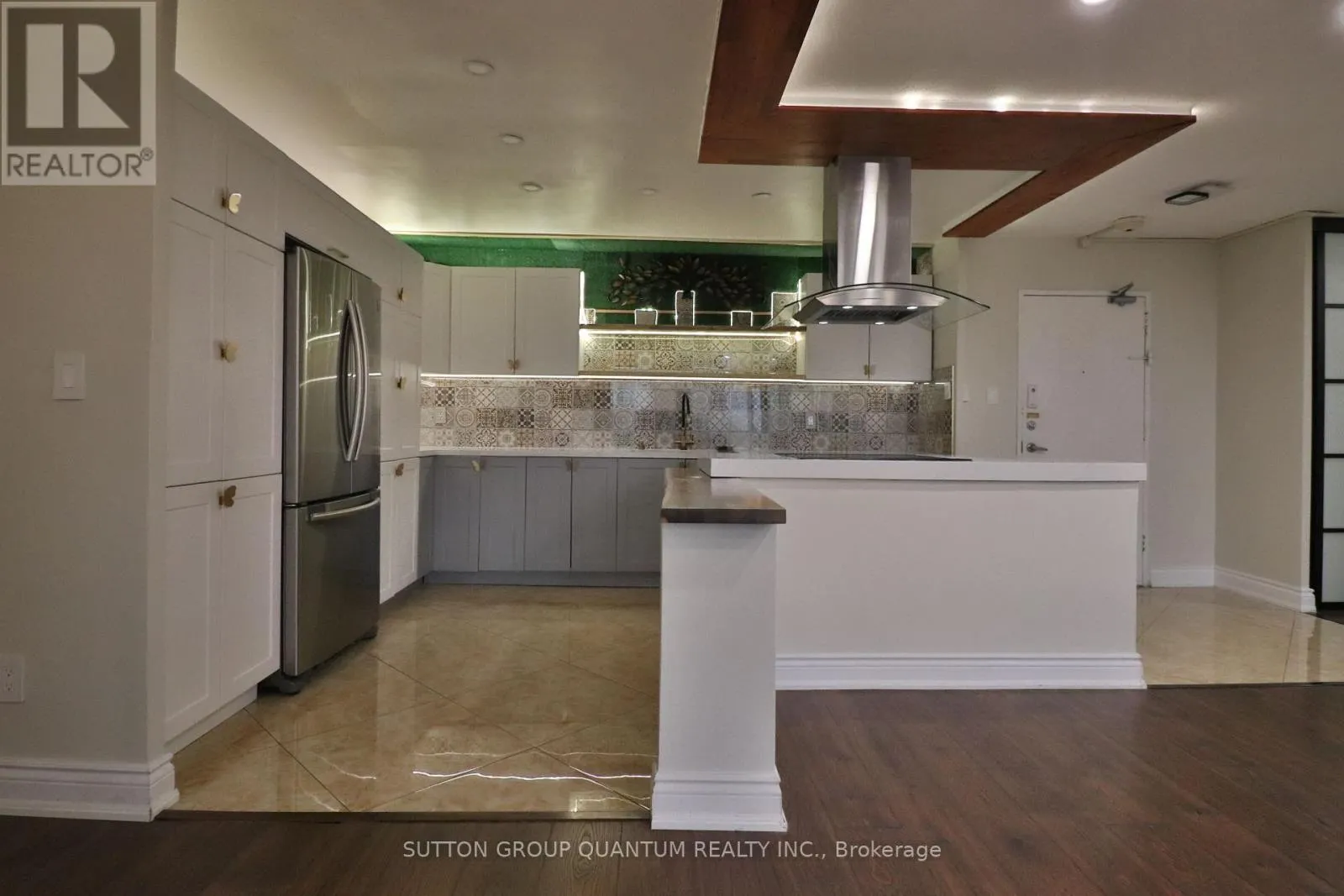 2001 - 627 THE WEST MALL