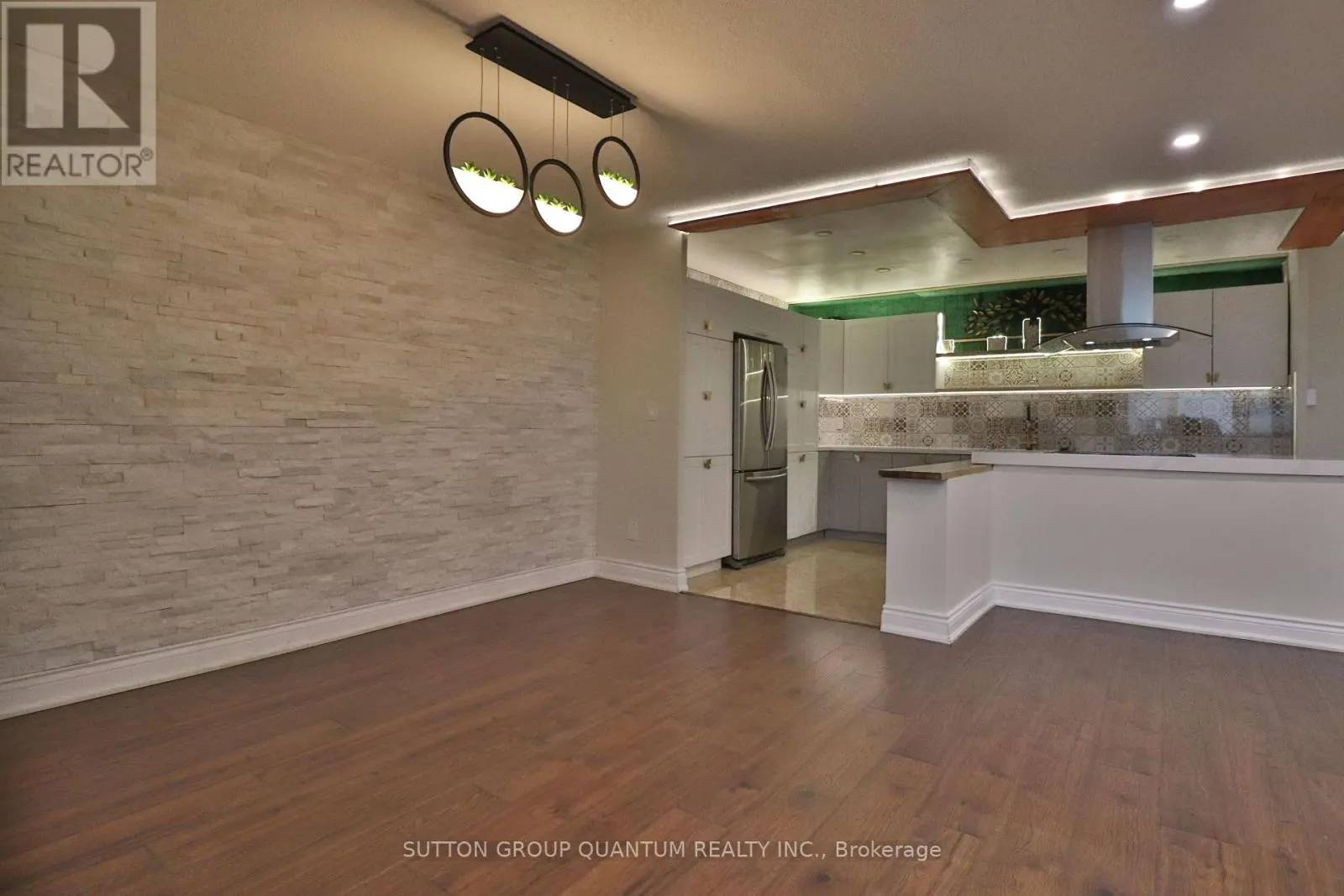 2001 - 627 THE WEST MALL