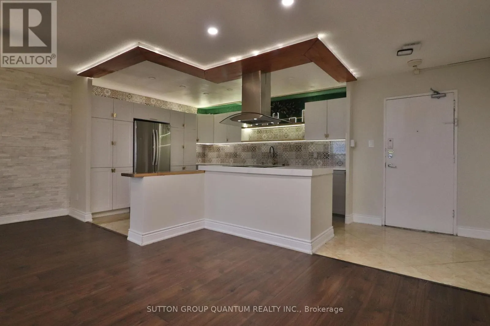 2001 - 627 THE WEST MALL