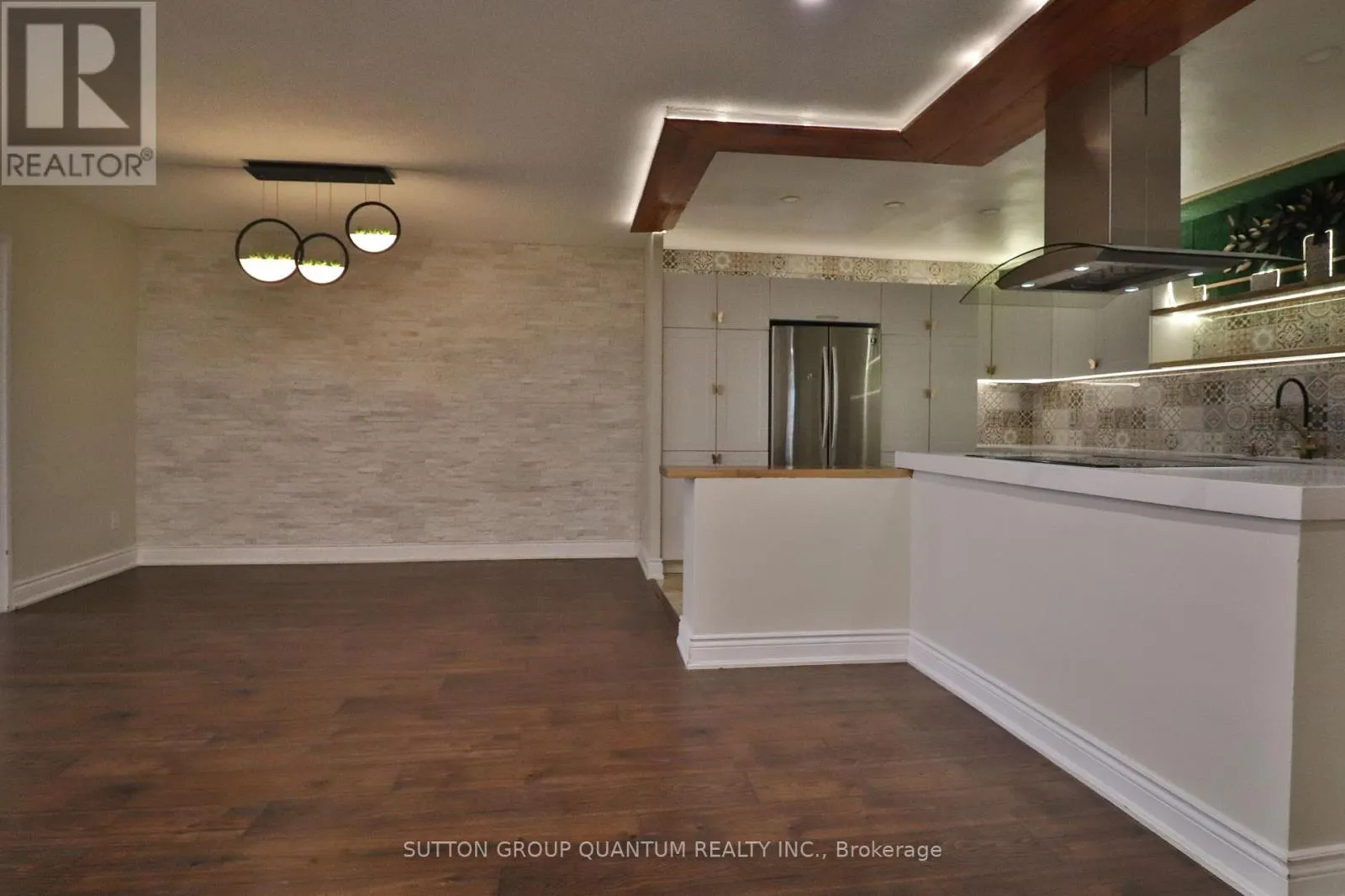 2001 - 627 THE WEST MALL