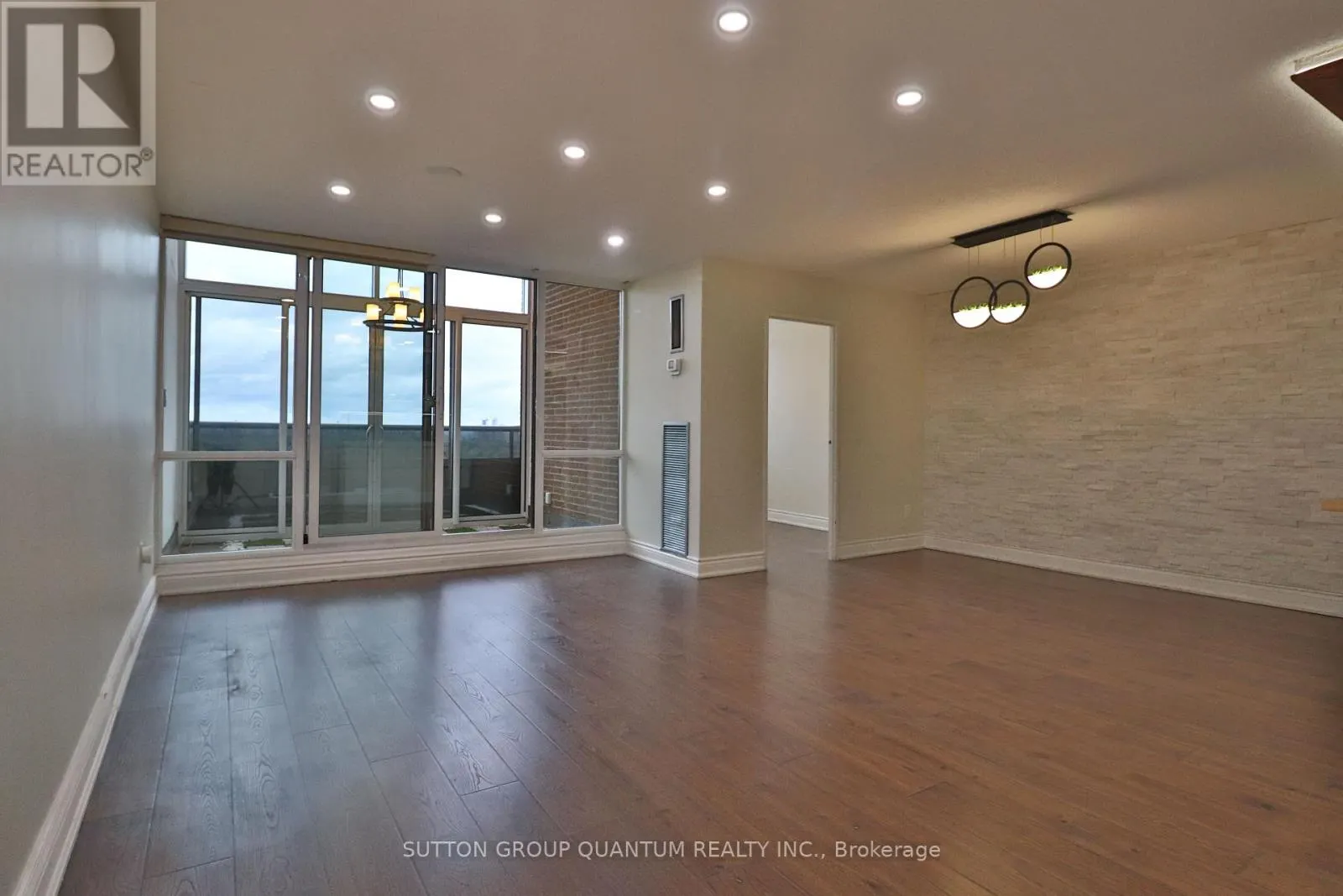 2001 - 627 THE WEST MALL