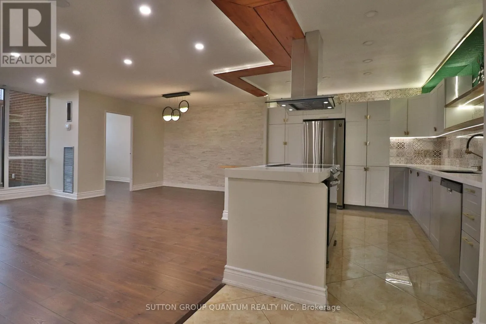 2001 - 627 THE WEST MALL