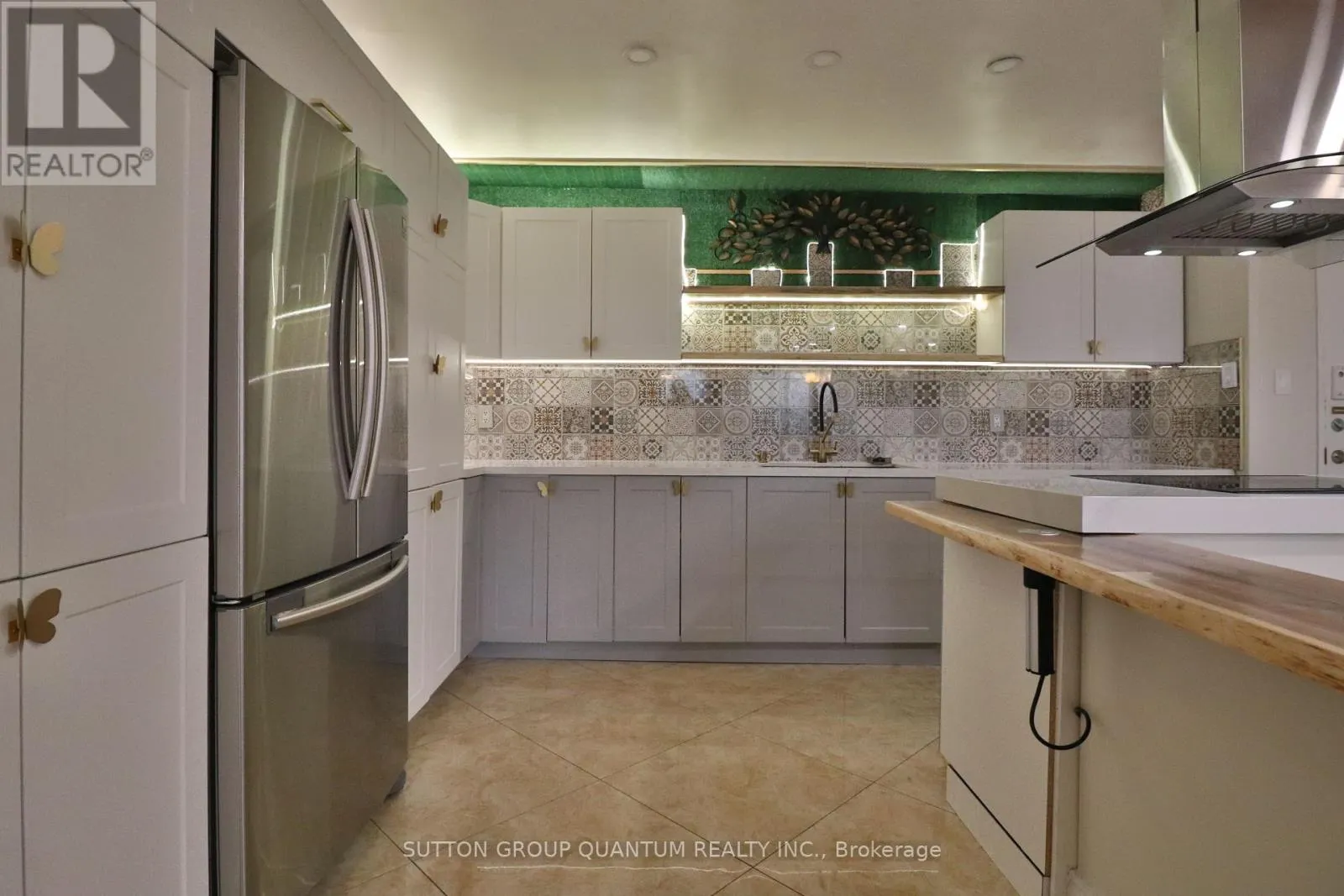 2001 - 627 THE WEST MALL