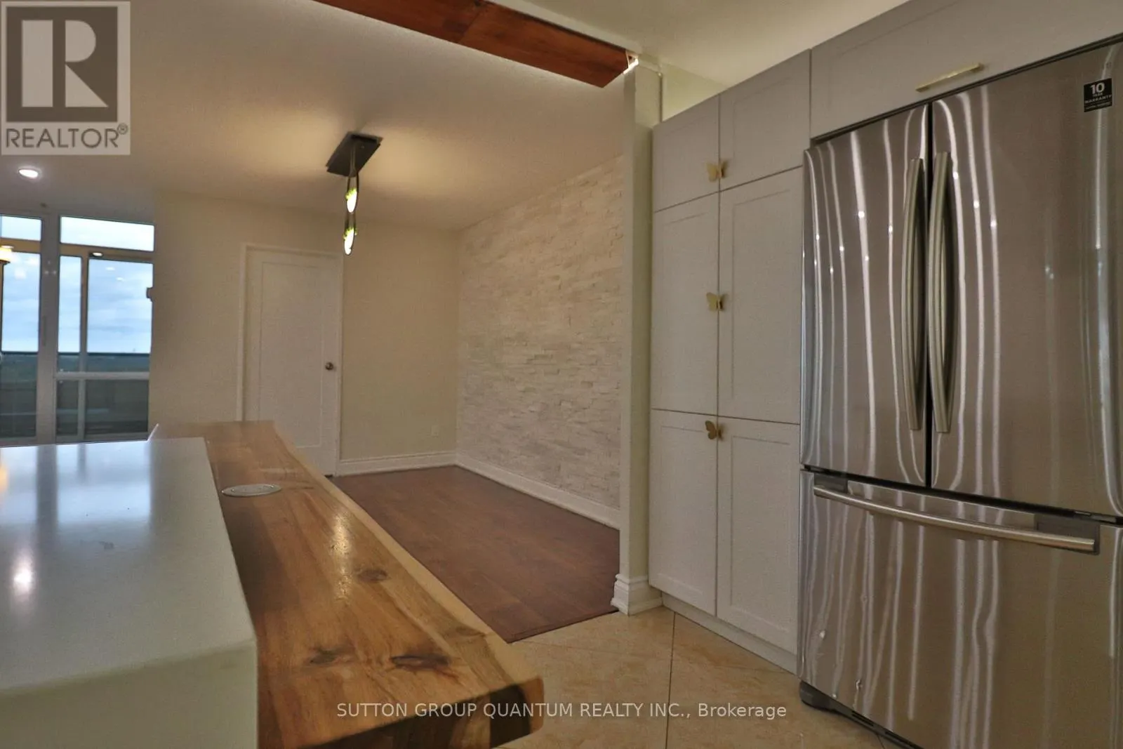 2001 - 627 THE WEST MALL