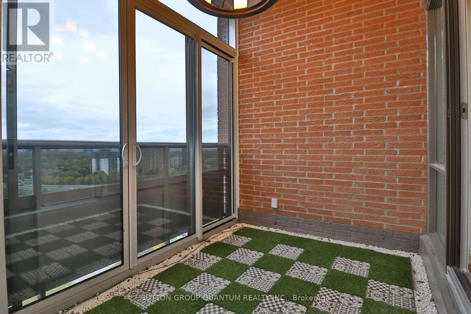 2001 - 627 THE WEST MALL