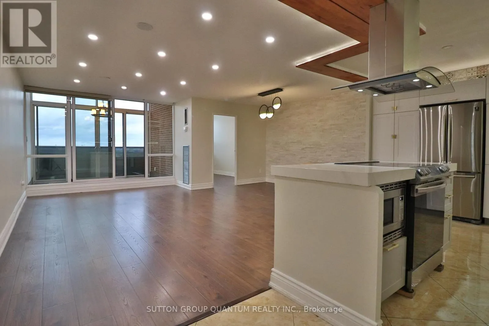 2001 - 627 THE WEST MALL