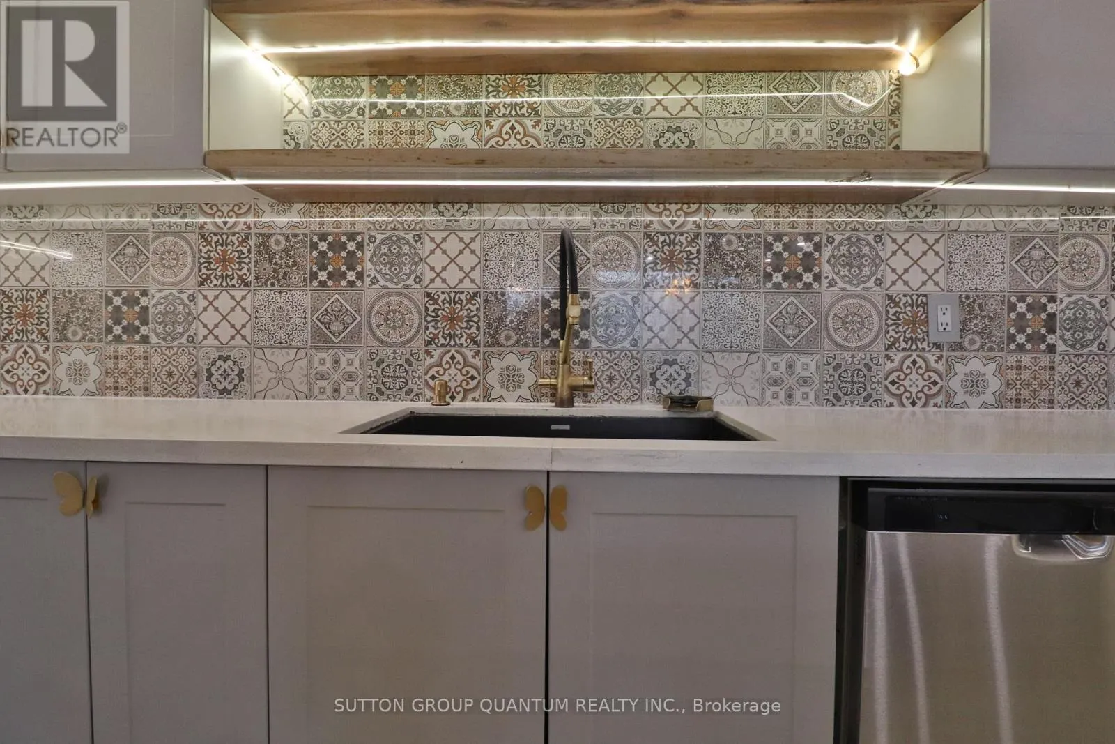 2001 - 627 THE WEST MALL