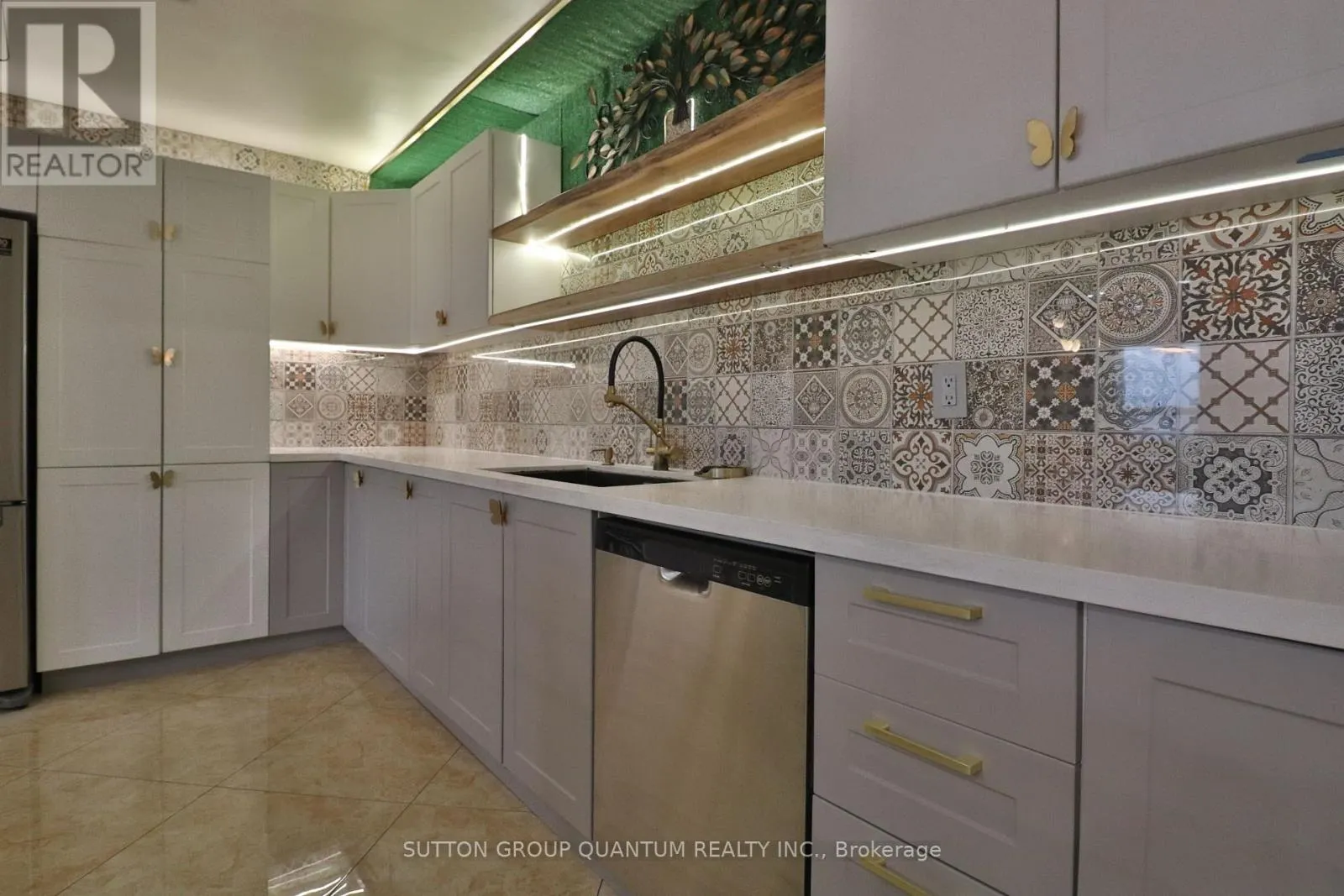 2001 - 627 THE WEST MALL