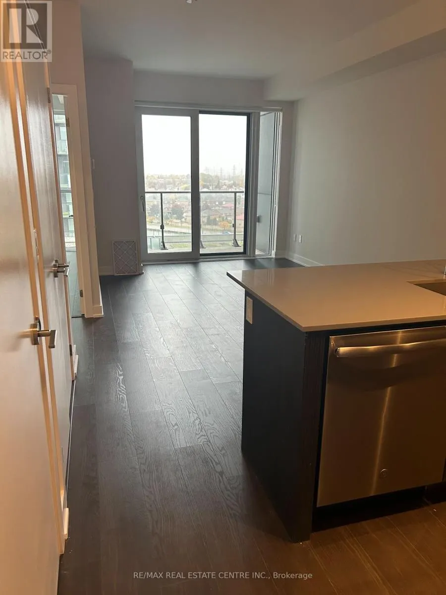 912 - 430 SQUARE ONE DRIVE