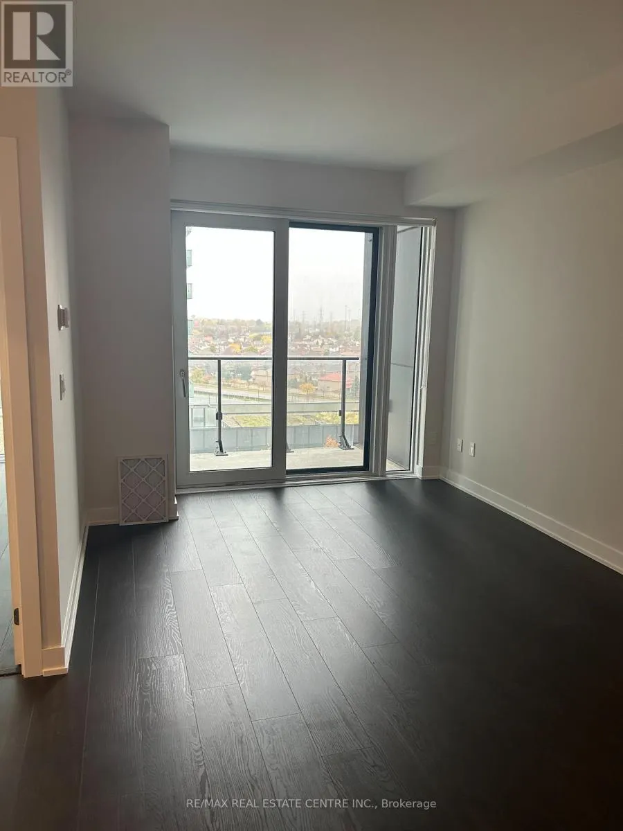 912 - 430 SQUARE ONE DRIVE