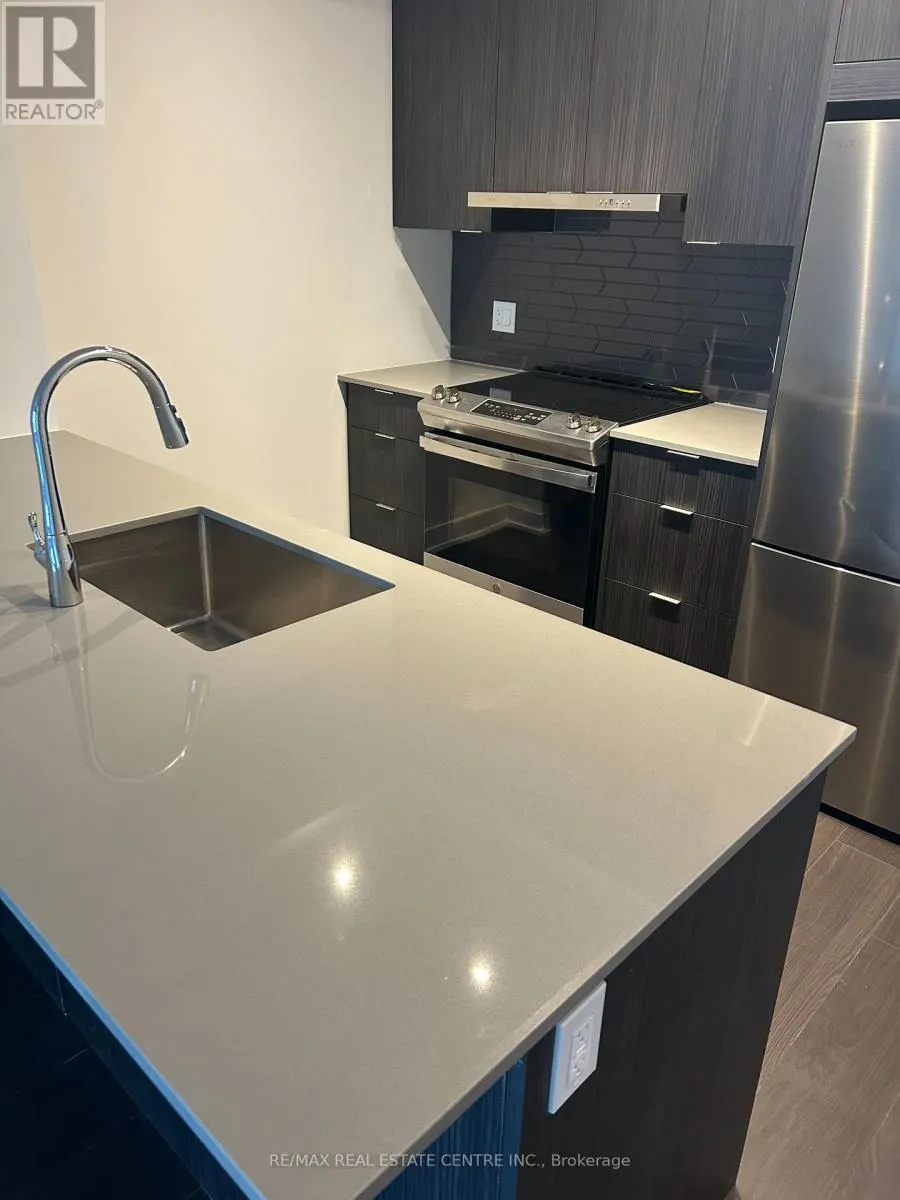 912 - 430 SQUARE ONE DRIVE