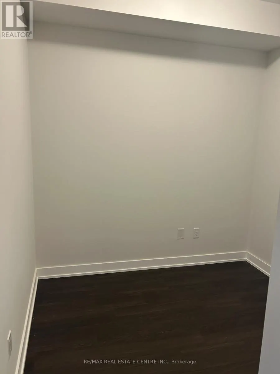 912 - 430 SQUARE ONE DRIVE