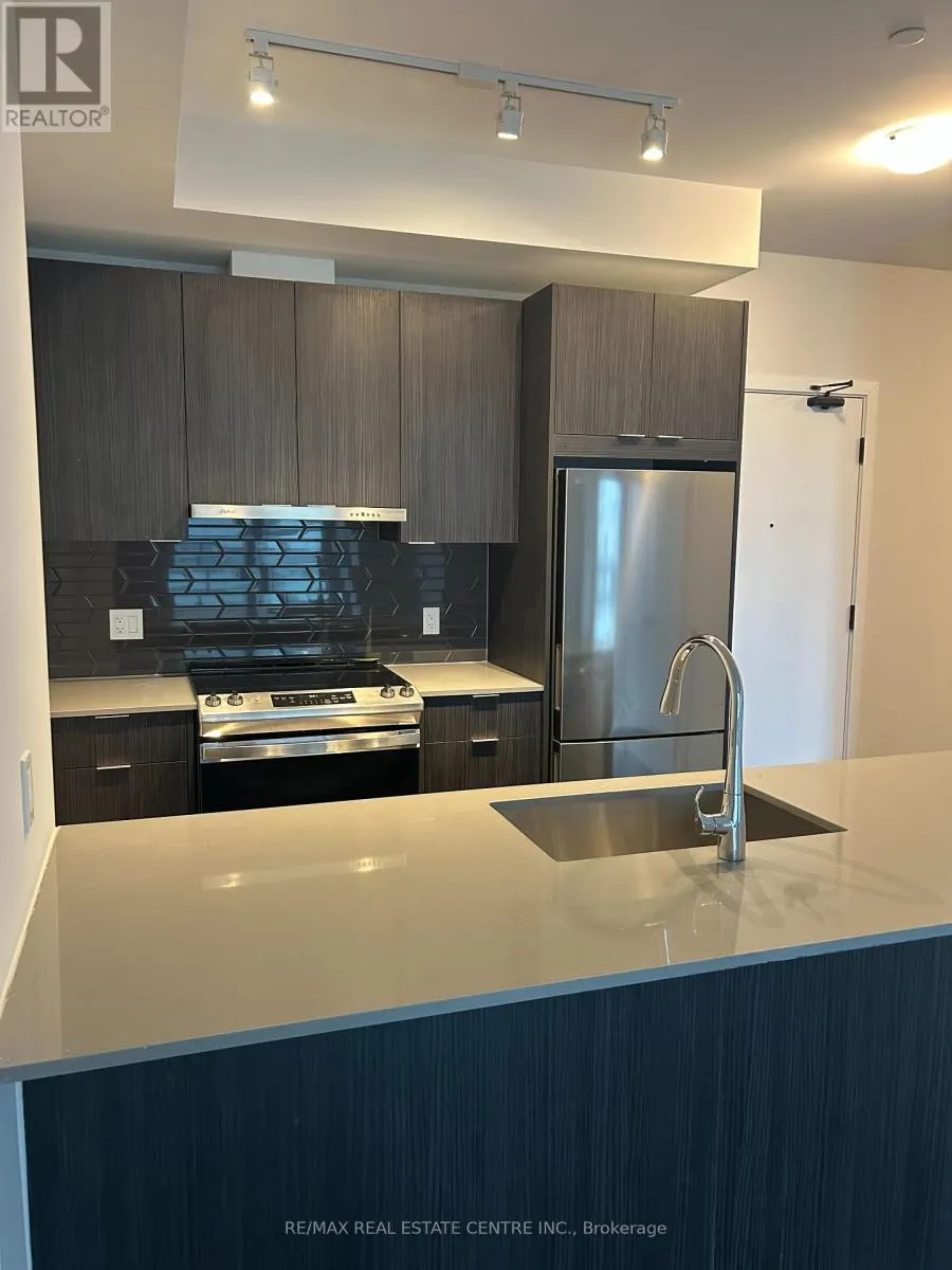 912 - 430 SQUARE ONE DRIVE