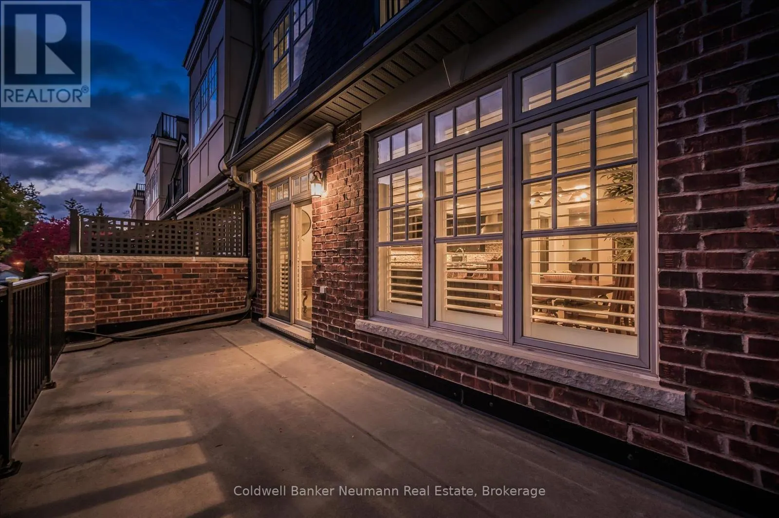 10 - 2061 MARIA STREET, #10