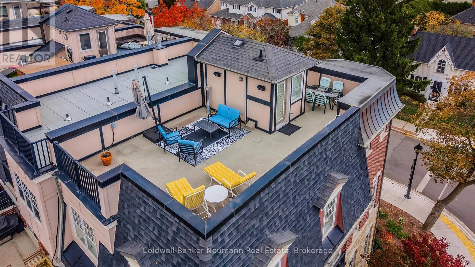 10 - 2061 MARIA STREET, #10