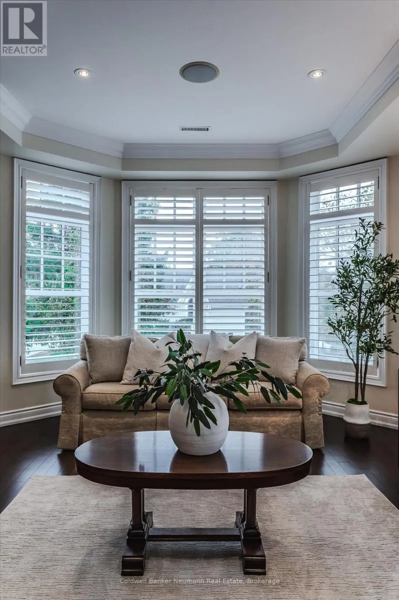 10 - 2061 MARIA STREET, #10