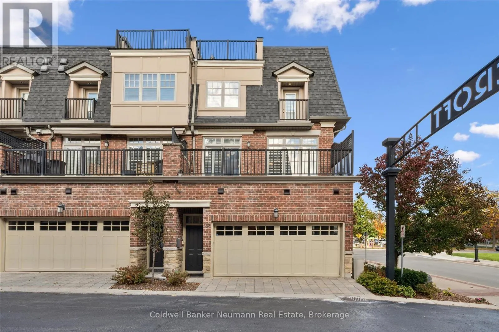 10 - 2061 MARIA STREET, #10