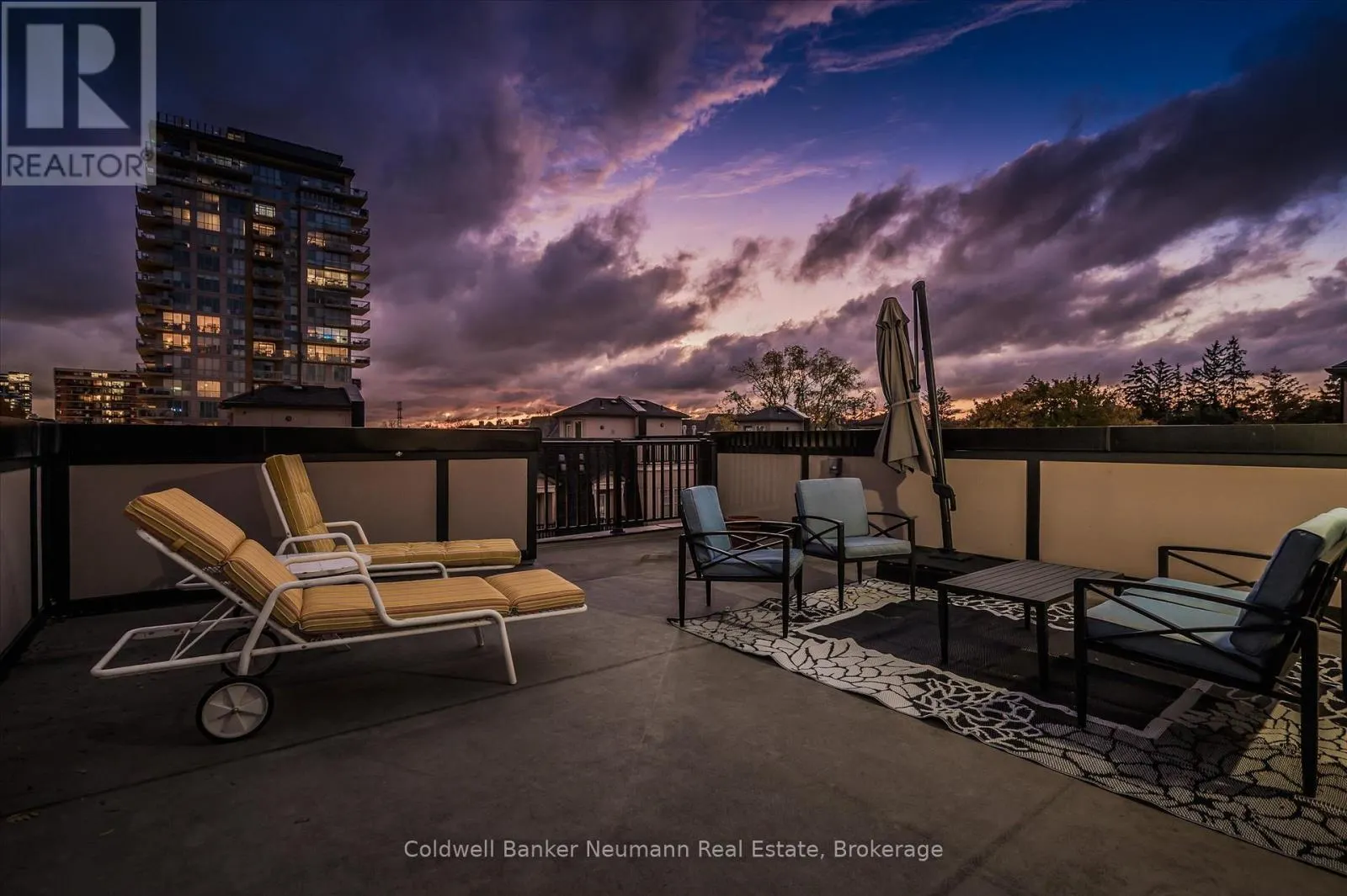 10 - 2061 MARIA STREET, #10